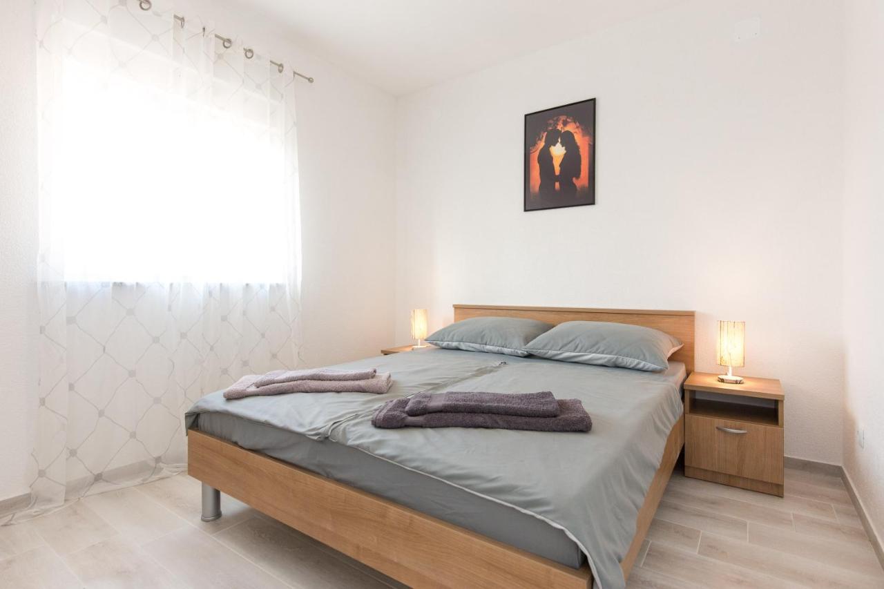 Apartment Dajana Pinezici  Exterior photo